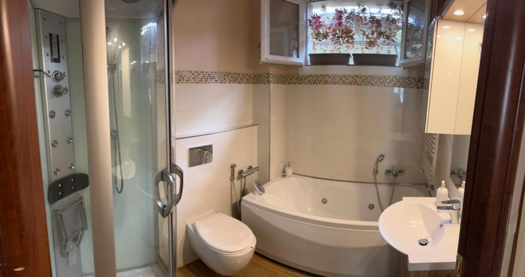 Bellaria Casa Indipendente-Giardino Privato-Free Parking-Wifi-Strategic Location 5 Terre-Portofino Appartement Rapallo Buitenkant foto